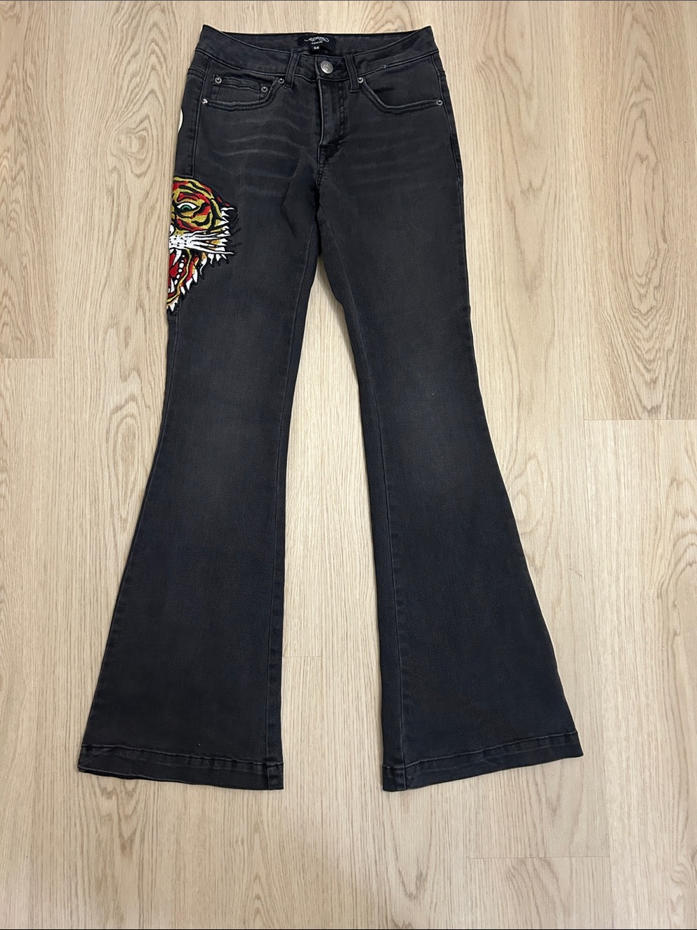 Y2K Ed Hardy Black Flared bootcutt Women’s Jeans w/Embroidered Tiger Accent sz26
